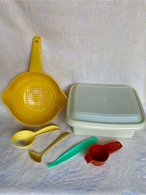 Tupperware Bundle